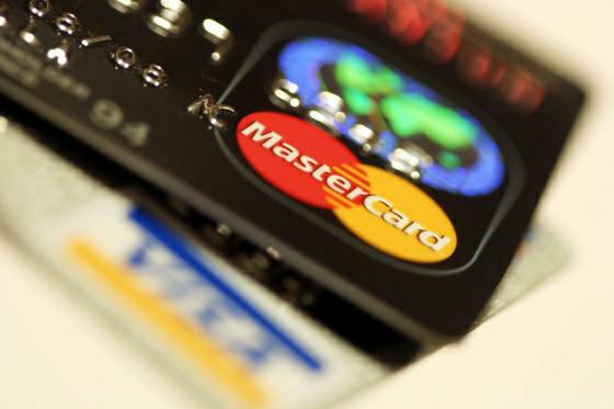 Vyplatí se nebankovní kreditní karta?