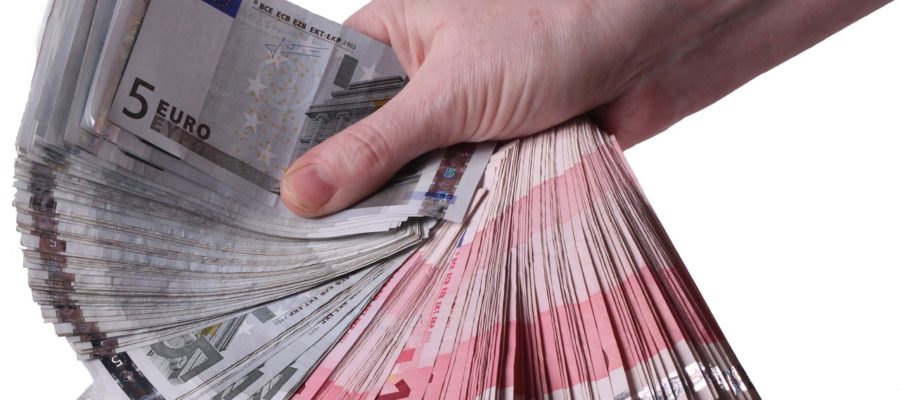 Hand  One Money Euro Eur  - jc_cards / Pixabay